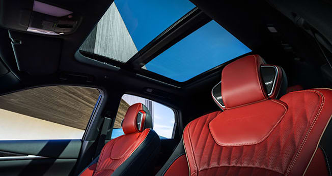 2027 Infiniti QX65 front seats and moonroof