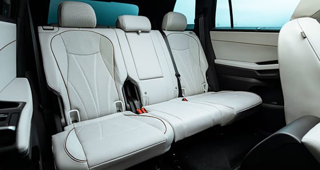 2027 Volkswagen Atlas R-Line second-row seats