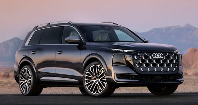 2027 Audi SQ9 static with mountains