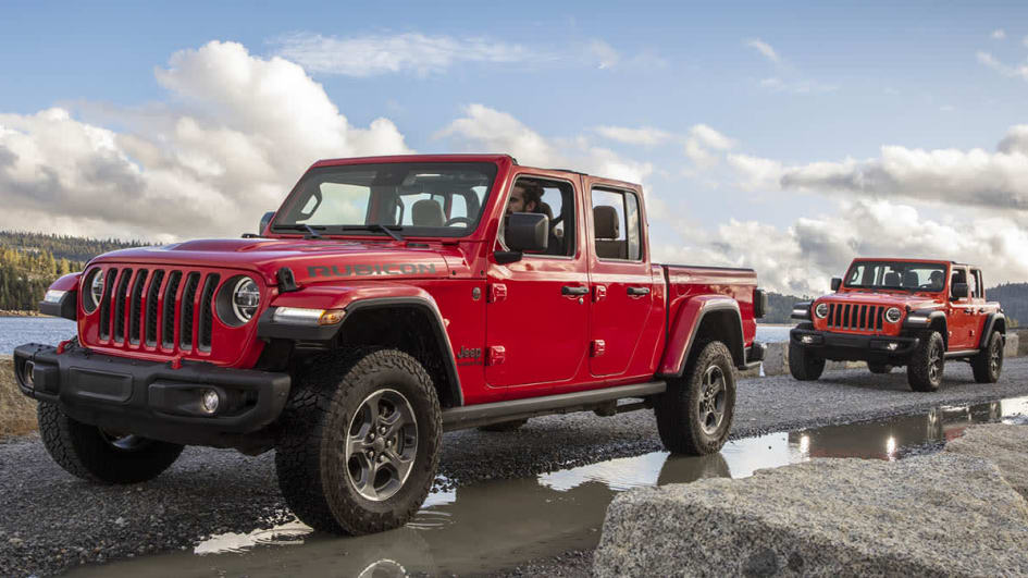 2020 Jeep Gladiator Rubicon (left) and 2020 Jeep Wrangler Rubicon (right)