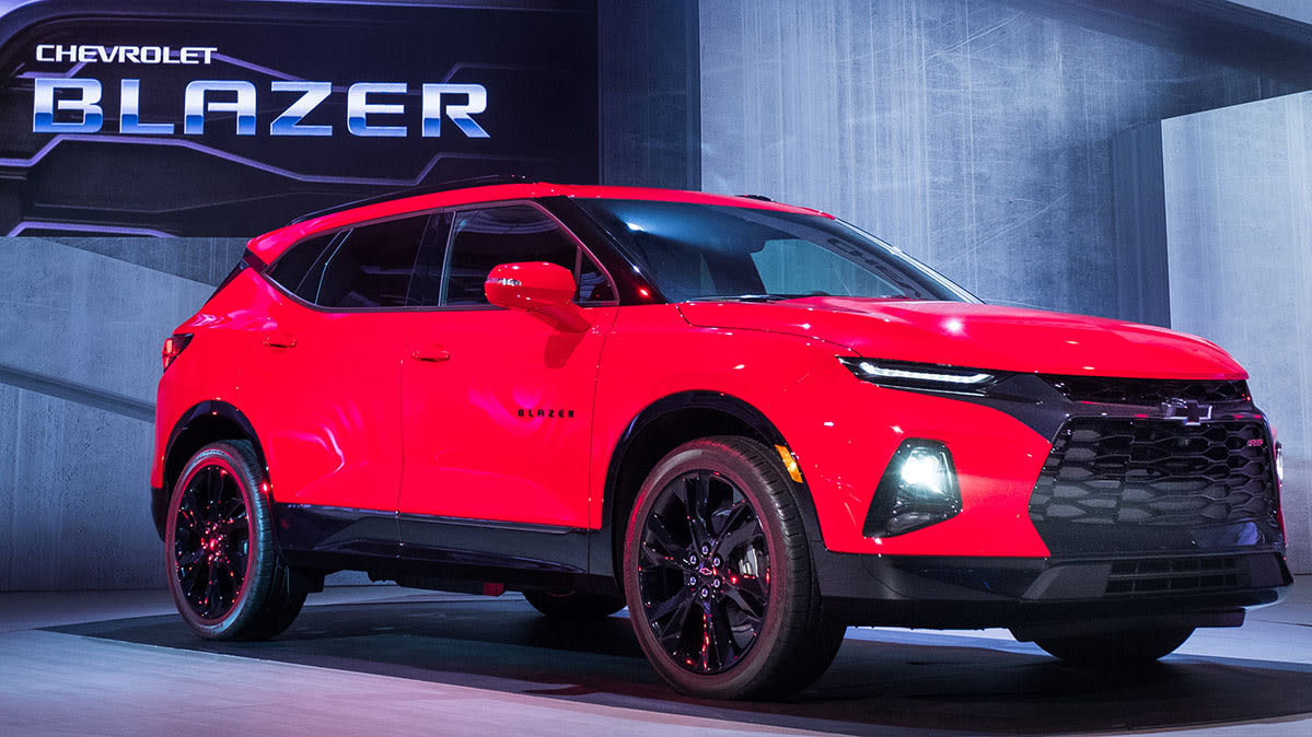 CR-Cars-InlineHero-2019-Chevrolet-Blazer-stage-f-6-18