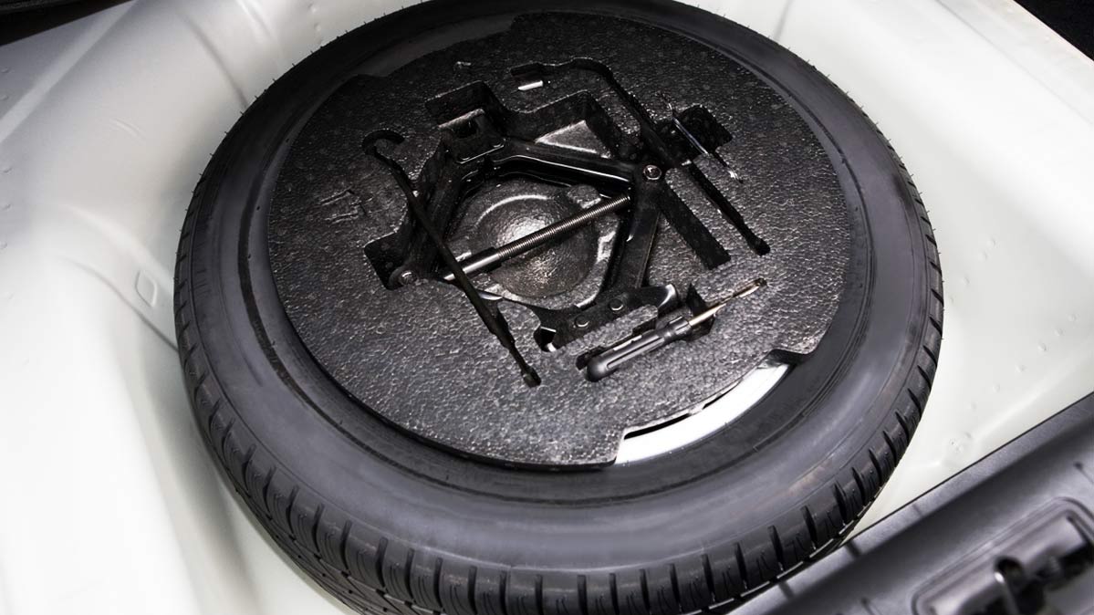 Flat Tire Car Icon, A Spare Tire In A Car, Flat Tire Car Icon