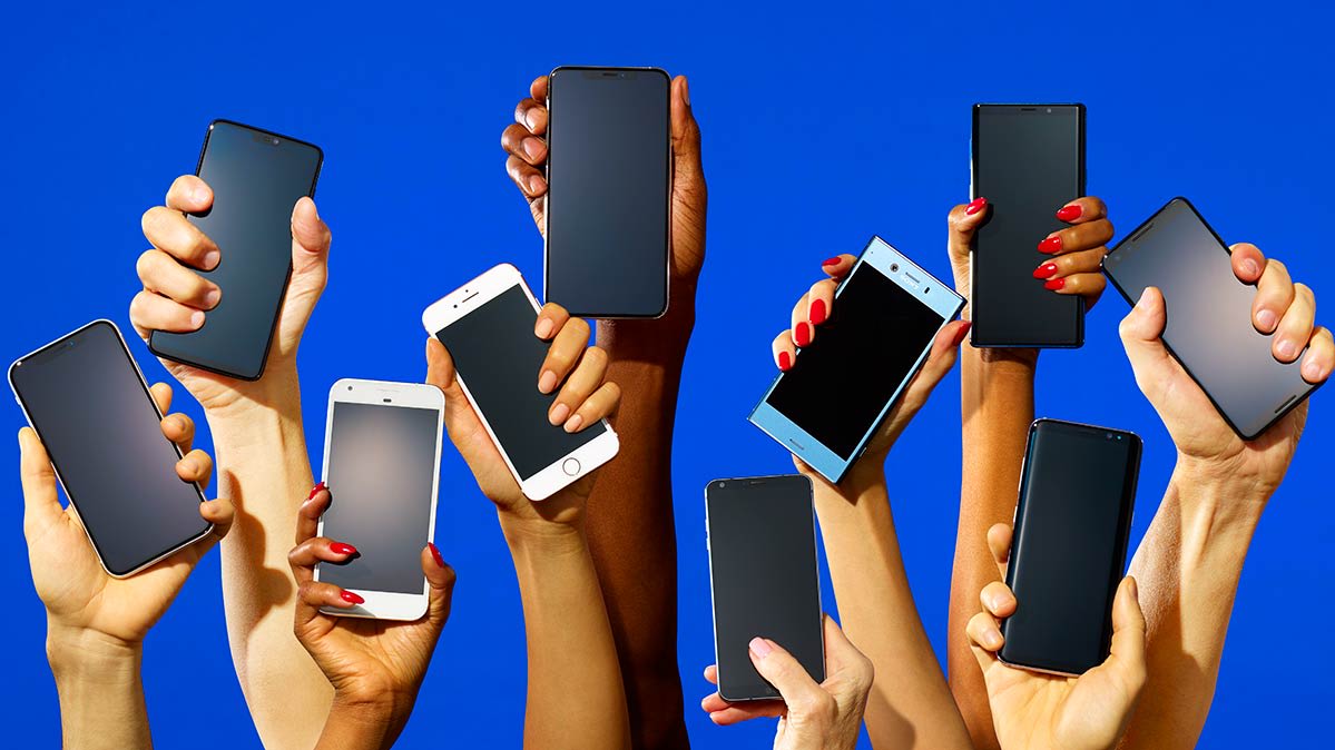 Get Smarter About Your Smartphone Consumer Reports - hands holding smartphones