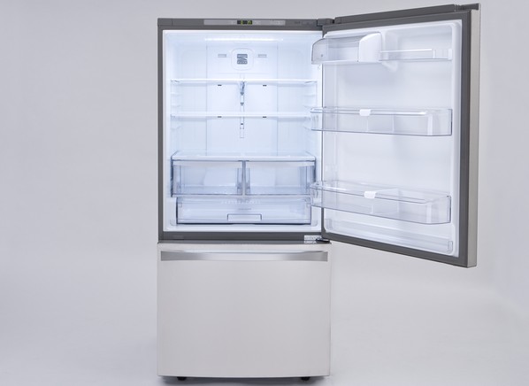 Amana 28 in. W 16 cu. ft. Top Freezer Refrigerator in White ...