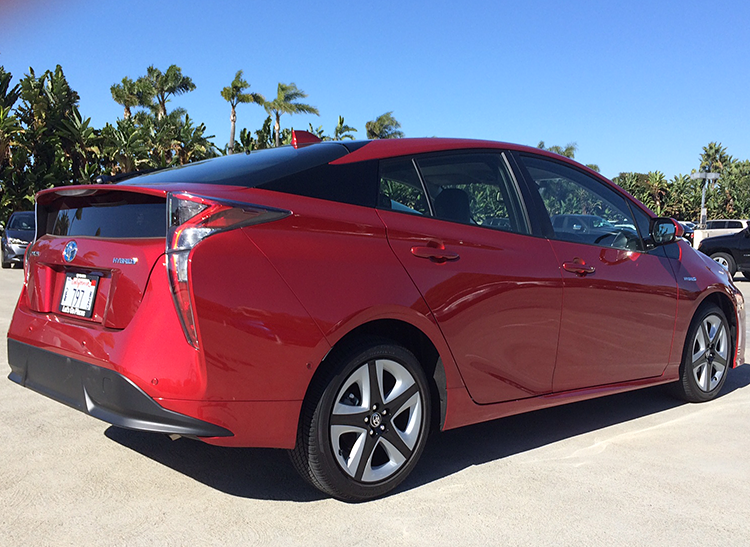 2016 Toyota Prius Hybrid - Consumer Reports