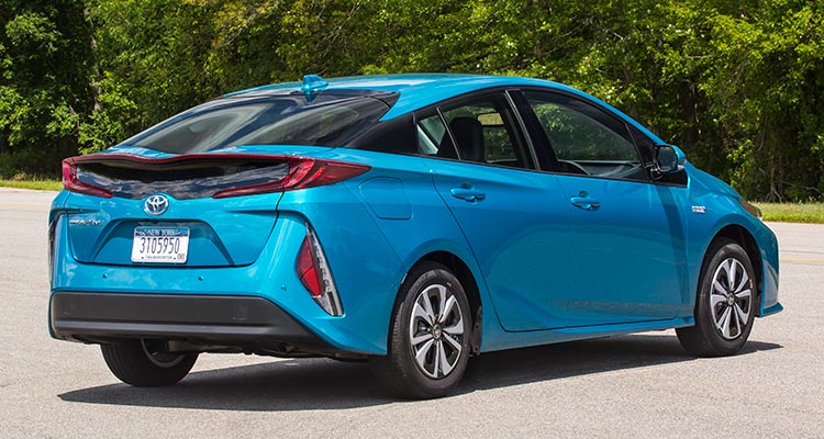 2017 Toyota Prius Prime First Drive - Consumer Reports