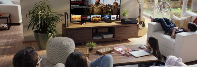 For an article on 4K content with HDR being offered by Netflix, this photo shows a family watching TV together
