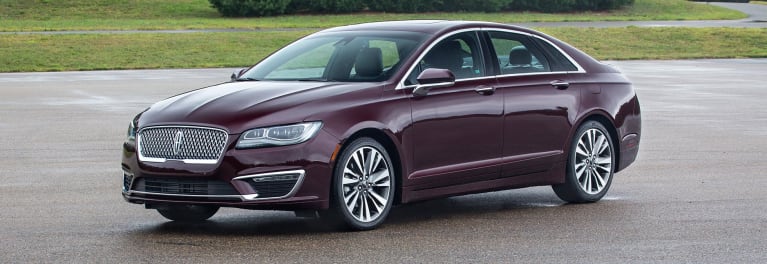 2017 Lincoln MKX front three-quarters.